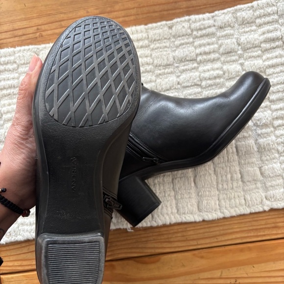 Andrea Boots Size 10 - Picture 10 of 10
